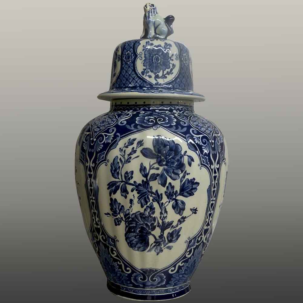 Paire de vases Delft Boch frères XX eme siècle